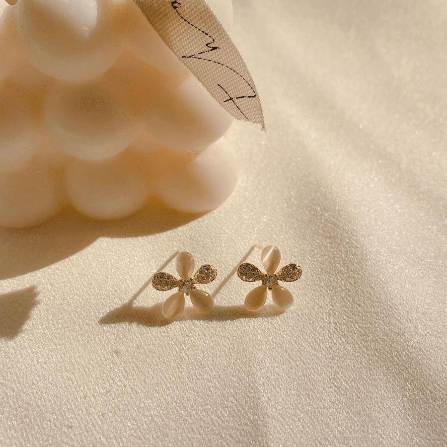 [당일출고] 은침 볼드한 꽃 큐빅 파스텔 컬러 꽃송이 플라워 볼드 귀걸이